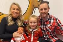 Chồng cứu vợ thoát chết ngoạn mục nhờ cuộc gọi của con gái 5 tuổi