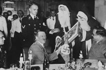 Trùm phát xít Hitler lợi dụng Giáng sinh làm chuyện động trời nào? 