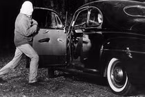 Bí ẩn 'sát nhân bóng ma' khét tiếng chuyên rình rập các cặp đôi