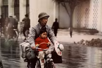 Bồi hồi ngắm “Hà Nội 1967 - 1975” qua ống kính phó nháy Đức