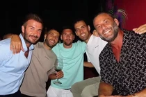 Vợ chồng Messi ăn mừng cùng David Beckham...