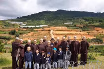 Tịnh thất Bồng Lai Đức Hòa – Long An: Đại “gia đình” giả sư đẻ con thật!