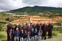 Tịnh thất Bồng Lai Đức Hòa – Long An: Đại “gia đình” giả sư đẻ con thật!