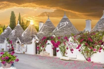 Kỳ dị ngôi làng nổi tiếng Italy như của người Hobbit