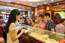 Giá vàng hôm nay 6/11: Tăng vọt, vàng tiến gần 59 triệu