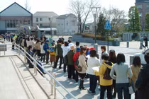 Vì sao người Nhật Bản rất chuộng văn hóa xếp hàng? 