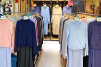 Chọn mua áo chống nắng màu sáng hay sẫm? 