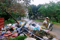 Sau Tết, nhiều tuyến đường ở Nghệ An ngập rác thải