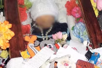 Kỳ bí quan tài bé trai bỗng dưng... bật nắp sau 7 năm chôn cất