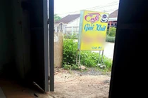 Xuất ngoại 'bán hoa', cô gái chạy trốn tình yêu nơi xứ người