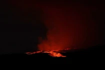 Hình ảnh núi lửa lớn nhất thế giới phun trào sau gần 40 năm