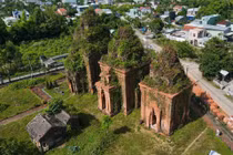 Cụm tháp chăm Khương Mỹ bị muối hóa sau trùng tu 6 tháng