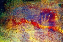 Bí mật kinh thiên những bàn tay người in trên tường hang động