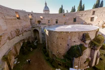 Cận cảnh bên trong lăng mộ hoàng đế đầu tiên của đế chế La Mã