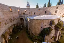 Cận cảnh bên trong lăng mộ hoàng đế đầu tiên của đế chế La Mã