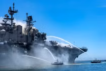 Cháy tàu đổ bộ, Hải quân Mỹ khó triển khai đội hình Thái Bình Dương