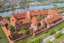 Khám phá bí mật lâu đài xây bằng gạch lớn nhất thế giới