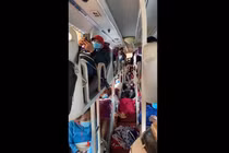 Video: Bất ngờ trong chiếc ôtô khách 46 chỗ di chuyển vào Bình Dương