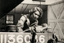 Loạt ảnh đáng nhớ Nữ hoàng Anh Elizabeth II phục vụ trong Thế chiến 2