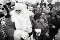 Ảnh hiếm người dân Mỹ đón Giáng sinh "cực khác lạ" năm 1974