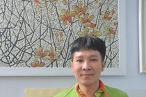 Thầy giáo miền Tây lập kỷ lục làm túi xách từ vỏ mì gói