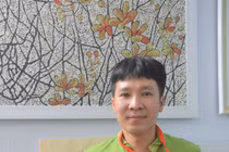 Thầy giáo miền Tây lập kỷ lục làm túi xách từ vỏ mì gói