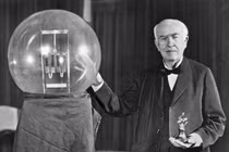 Sự thật về phát minh bóng đèn dây tóc nổi tiếng của Thomas Edison