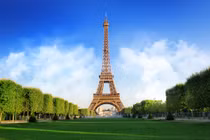 Tháp Eiffel từng suýt bị dỡ bỏ vì lý do không ngờ