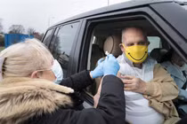 COVID-19 tới 6h sáng 24/1: Thế giới ngấp nghé ngưỡng 100 triệu ca bệnh