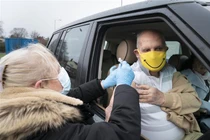 COVID-19 tới 6h sáng 24/1: Thế giới ngấp nghé ngưỡng 100 triệu ca bệnh