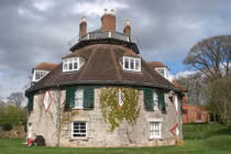 Kinh ngạc ngôi nhà cổ có 16 mặt tiền độc đáo nhất TG