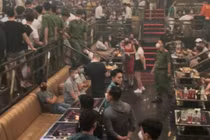 TP.HCM: Hơn 200 dân chơi trong bar New Club, 50 người dương tính ma túy