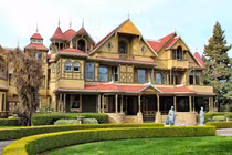 Kỳ dị căn biệt thự như mê cung, che giấu bí mật rùng rợn