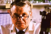 Chân dung “người hùng” phát hiện virus HIV vừa qua đời ở tuổi 90 