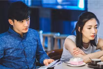 Mất 1 chỉ vàng cưới, chồng nghi vợ rồi bắt ngủ đứng trong đêm tân hôn