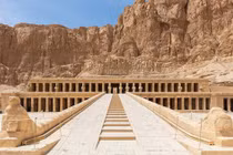 Tận mục kho báu khủng bên trong đền thờ Nữ hoàng Ai Cập