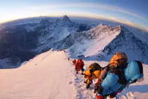 Vì sao đỉnh Everest có biệt danh là ''vùng đất chết''?