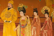 Cung nữ mỗi sáng tranh nhau làm việc gì cho hoàng đế Trung Quốc?