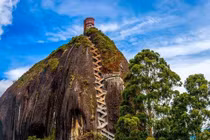 Khám phá bất ngờ về tảng đá cổ nặng khoảng 10 tấn