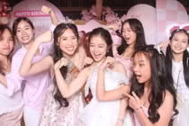 Jenny Huỳnh và hội bạn Gen Z nổi tiếng, học giỏi, có tài chính tốt