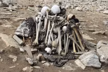 Bí ẩn rùng rợn nguồn gốc hàng trăm bộ xương người dưới đáy hồ