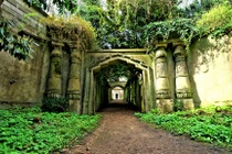 Khó giải câu chuyện về ma cà rồng khiến dân London ám ảnh