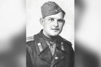 Kinh ngạc phi công Liên Xô lái máy bay một tay trong Thế chiến 2