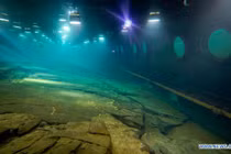 Độc lạ bảo tàng dưới sông Dương Tử, du khách không cần lặn