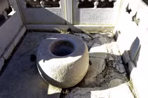 Tử Cấm Thành có hàng chục giếng nước nhưng không ai dám uống vì... 