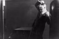 Loạt ảnh khiến trùm phát xít Hitler xấu hổ, muốn 'chôn vùi mãi mãi'