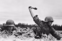 Lính phát xít Đức thích nhất chiến lợi phẩm nào trong Thế chiến 2