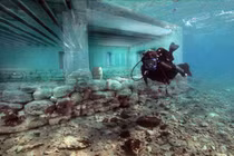 Lặn xuống đáy biển, kinh ngạc thấy cả thành phố "ngủ vùi" ngàn năm 