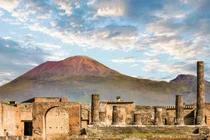 Thảm họa kinh hoàng 'xóa sổ' thị trấn cổ, 2.000 người hóa tượng