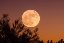 Hé lộ tuổi thật của Mặt Trăng: Lịch sử phải viết lại?